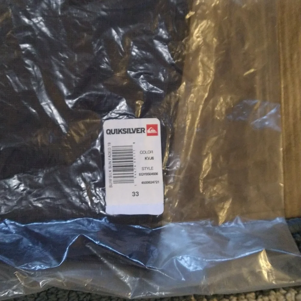 NEW Quiksilver shorts summer swim Boardshorts Men 33